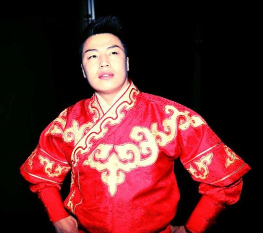 Дуучин Я.Гэрэлчулуун анх удаа найз бүсгүйнхээ зургийг олонд дэлгэв